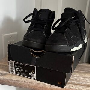 Jordan Men's Black and White Sneakers